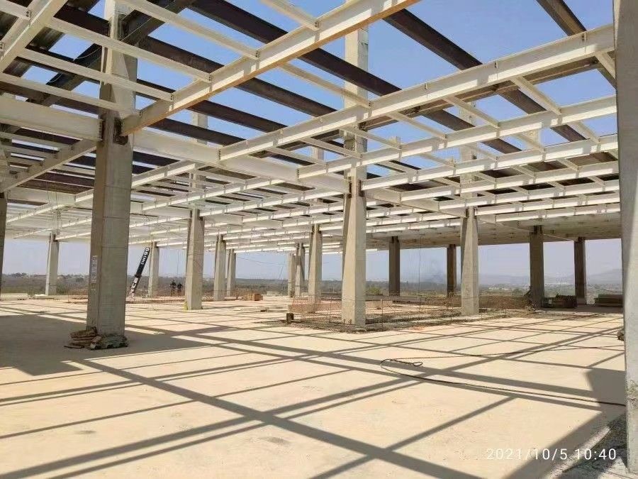Aanpasbare en veelzijdige voorgeprefabriceerde staalstructuur
